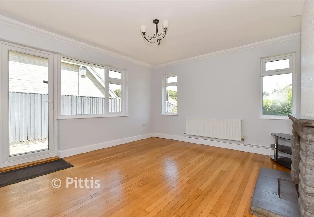 Lounge/Dining Room - Roseway Lake, Sandown, Isle of Wight - Wards of Kent