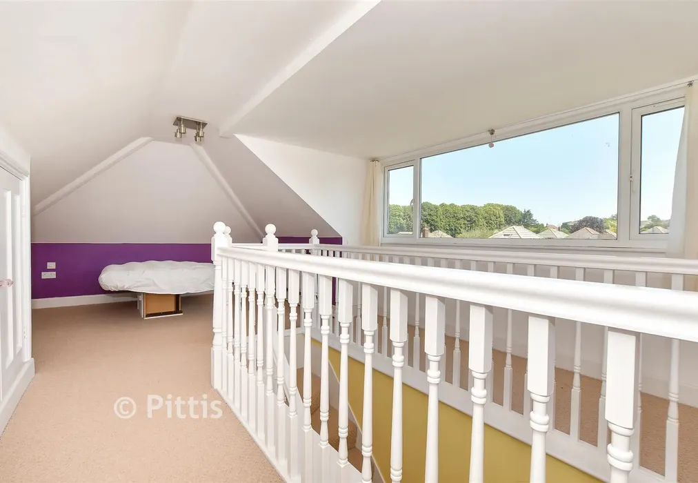 Loft Room - Roseway Lake, Sandown, Isle of Wight - Wards of Kent