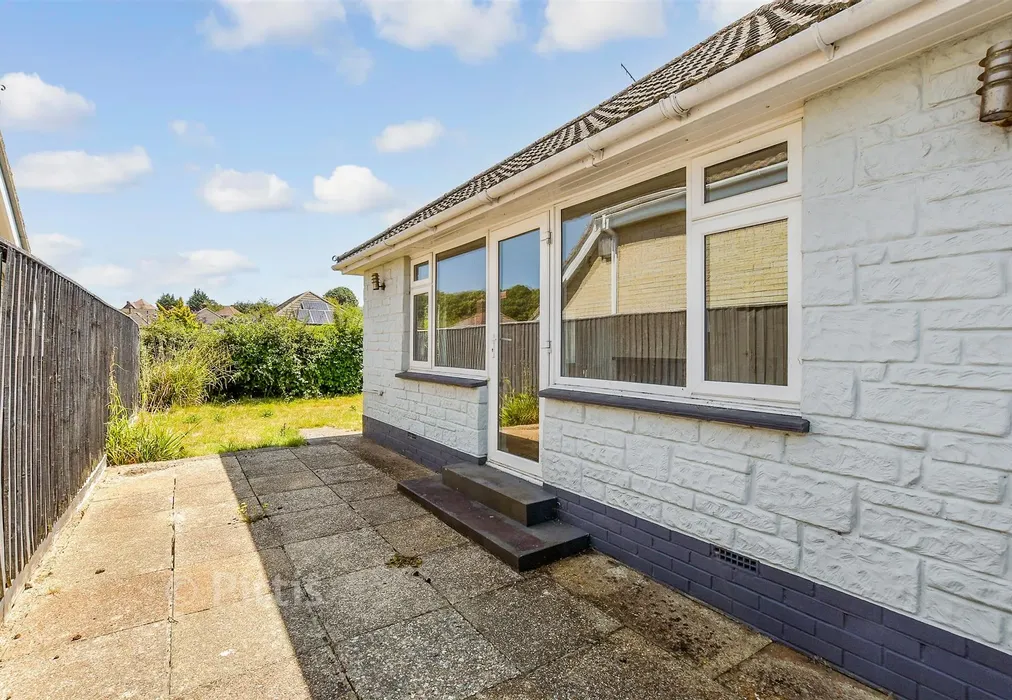 Rear Garden - Roseway Lake, Sandown, Isle of Wight - Wards of Kent