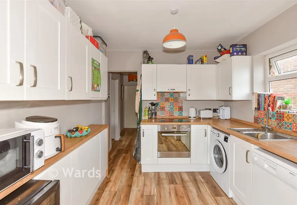 Kitchen - Ford Close, Herne Bay, Kent - Wards of Kent