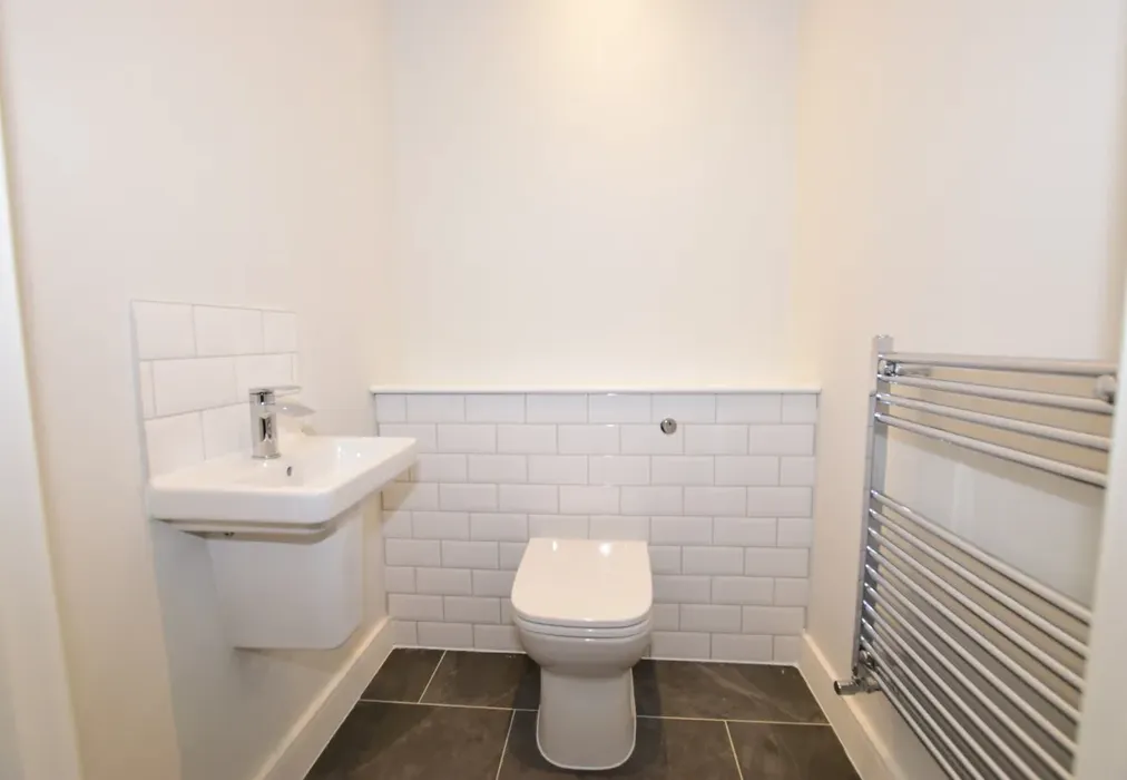 Toilet - Loxwood Road Alfold GU6 - Wards of Kent