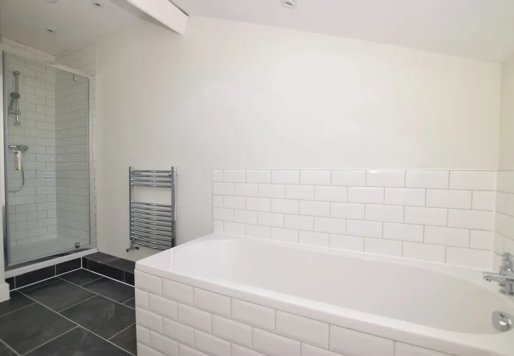 bathroom 1 - Loxwood Road Alfold GU6 - Wards of Kent