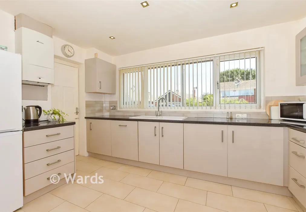 Kitchen - Throwley Drive, Herne Bay, Kent - Wards of Kent
