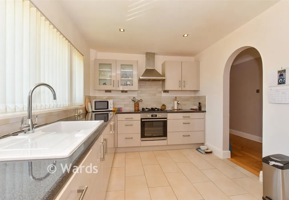 Kitchen - Throwley Drive, Herne Bay, Kent - Wards of Kent