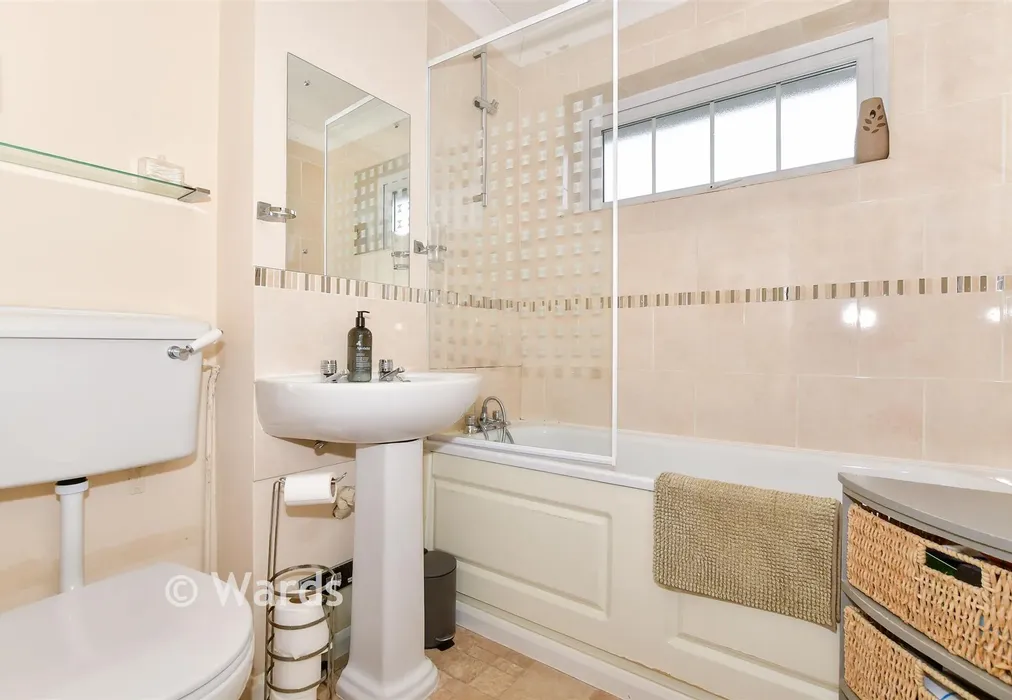Bathroom - Keats Road, Larkfield, Kent - Wards of Kent