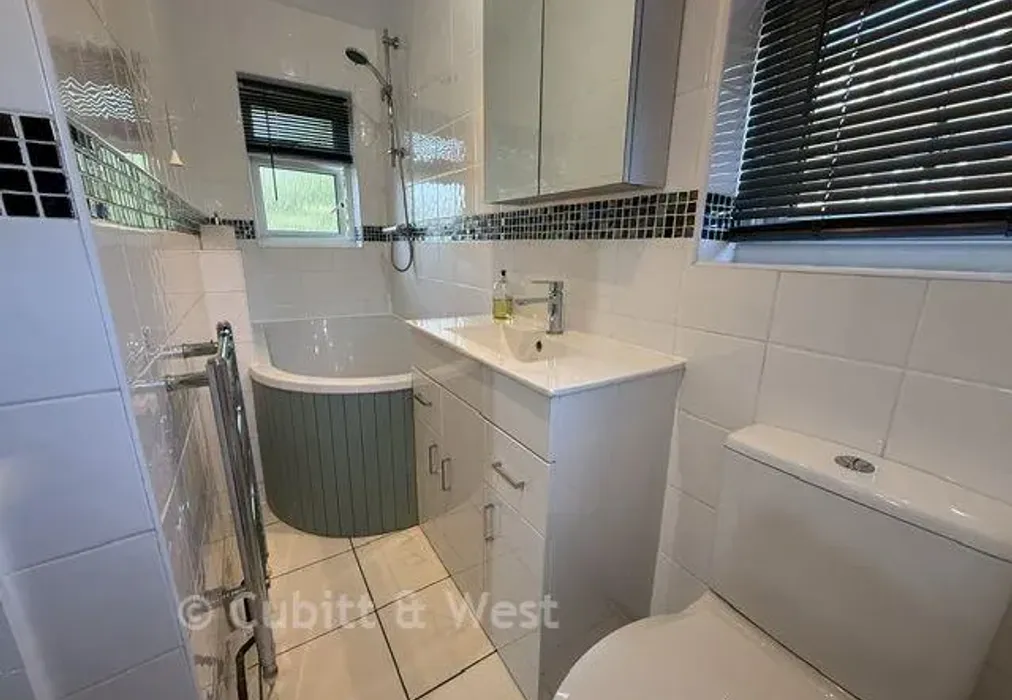 Bathroom - Smith Road, Reigate, Surrey - Wards of Kent