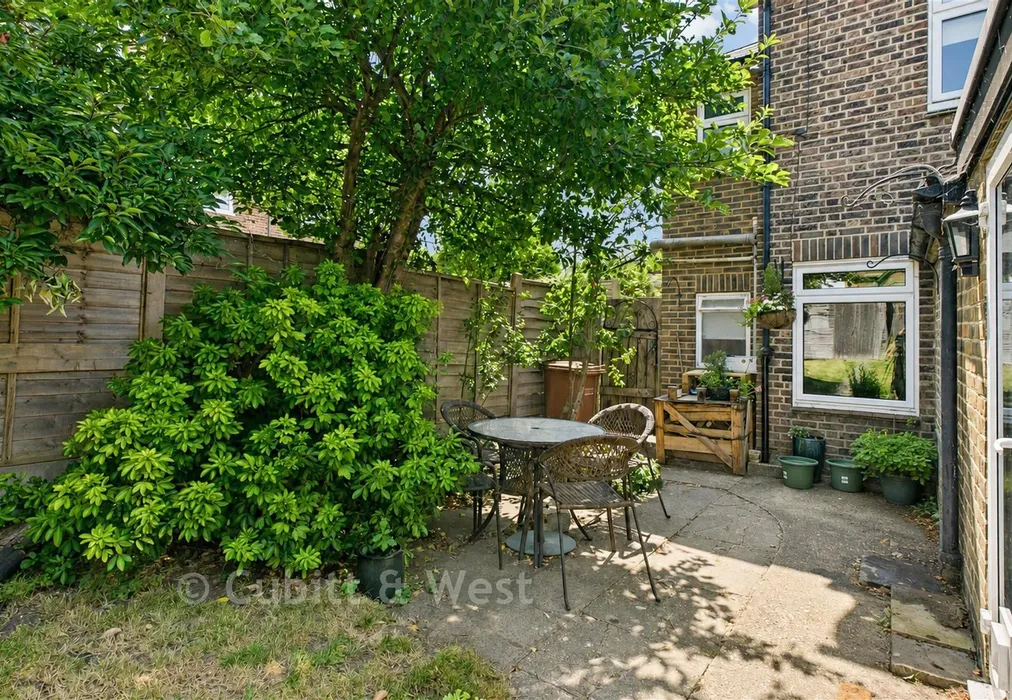 Patio - Smith Road, Reigate, Surrey - Wards of Kent