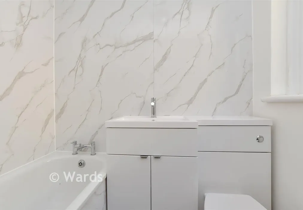 Bathroom - Hartington Street, Chatham, Kent - Wards of Kent