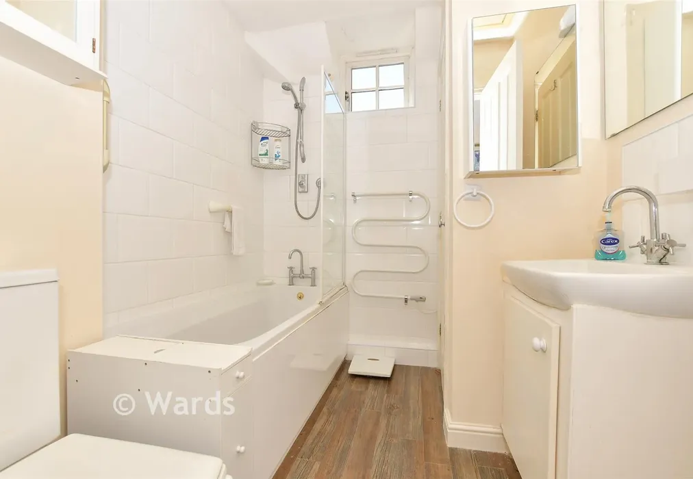 Bathroom - Herne Common, Herne Bay, Kent - Wards of Kent