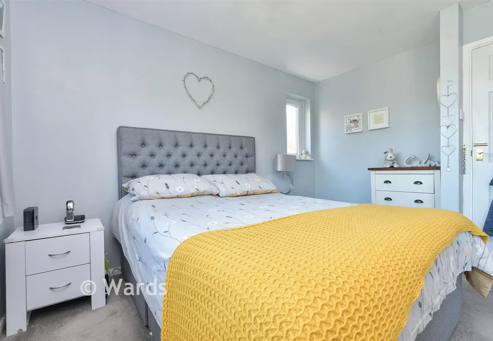 Bedroom 1 - Elm Wood West, Whitstable, Kent - Wards of Kent