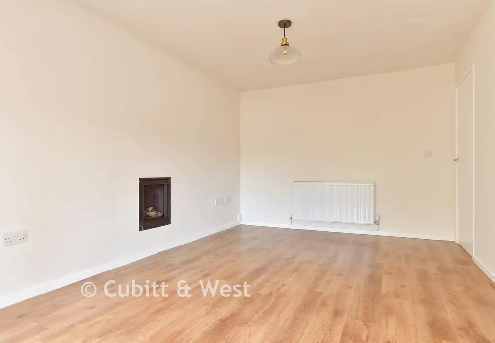 Lounge - Graham Crescent, Portslade, East Sussex - Wards of Kent