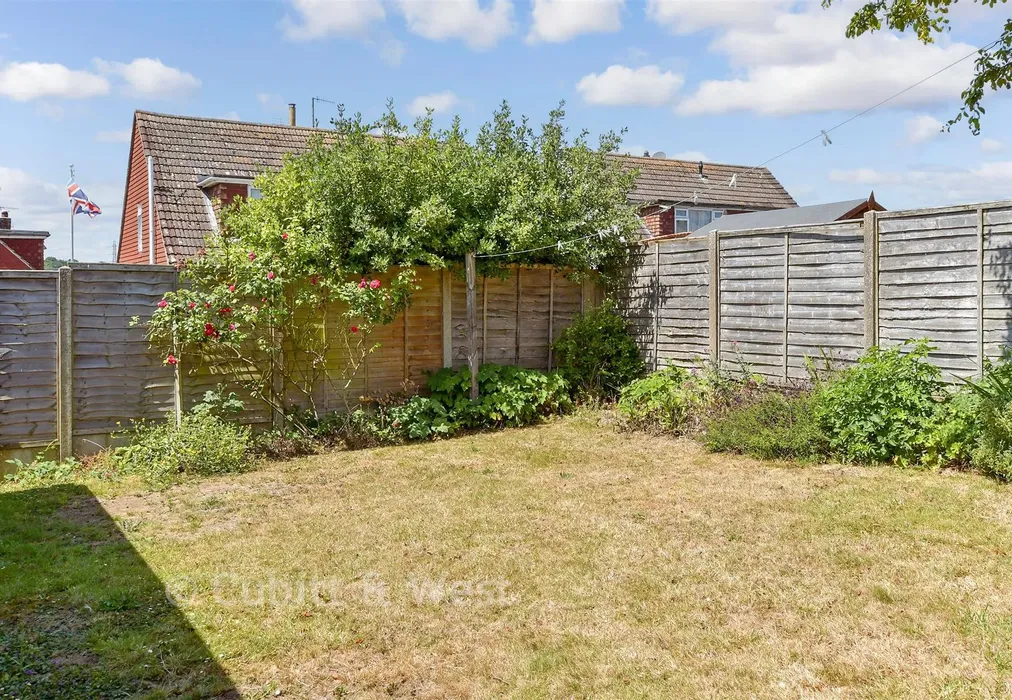 Rear Garden - Graham Crescent, Portslade, East Sussex - Wards of Kent