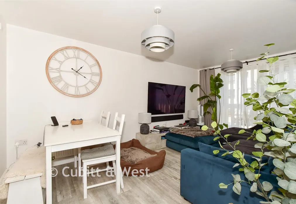 Lounge - Commonwealth Drive, Commonwealth Drive, West Sussex - Wards of Kent