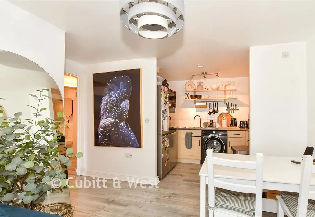 Lounge - Commonwealth Drive, Commonwealth Drive, West Sussex - Wards of Kent