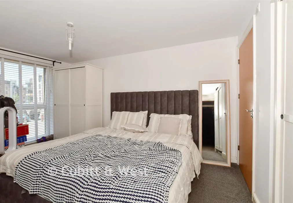 Bedroom 1 - Commonwealth Drive, Commonwealth Drive, West Sussex - Wards of Kent