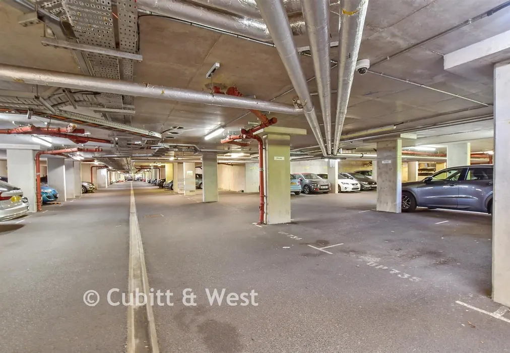 Driveway/Parking - Commonwealth Drive, Commonwealth Drive, West Sussex - Wards of Kent