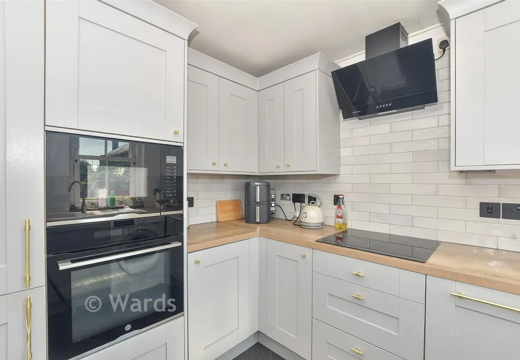 Kitchen - Aspen Road, Herne Bay, Kent - Wards of Kent