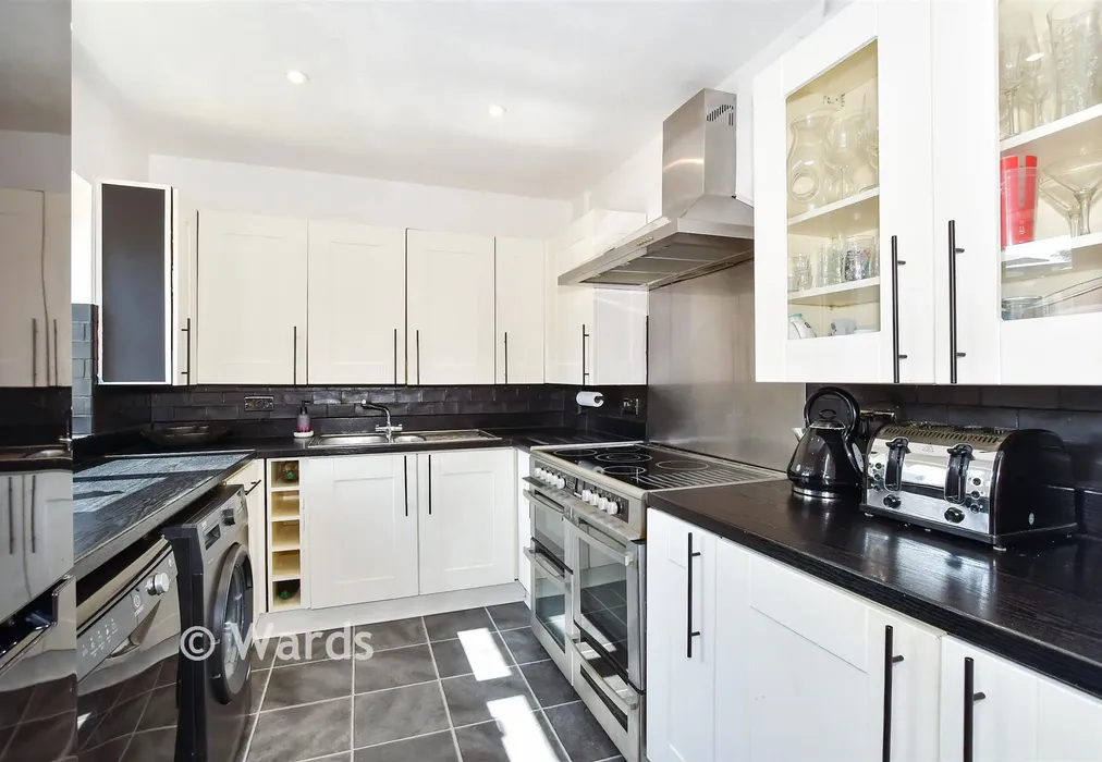Kitchen - Rowan Close, Aylesford, Kent - Wards of Kent