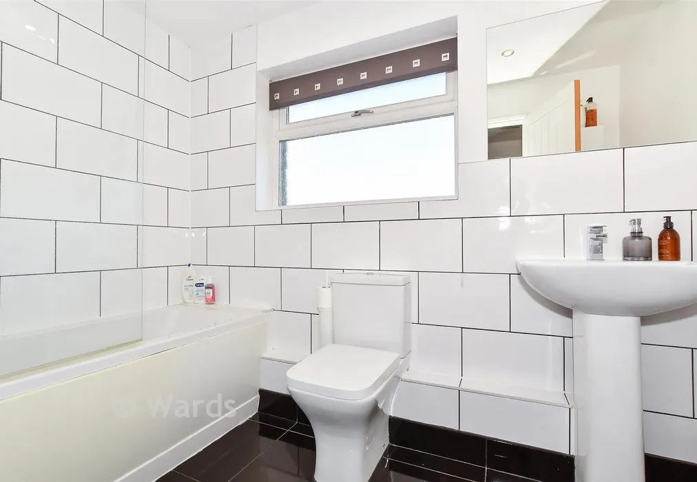 Bathroom - Rowan Close, Aylesford, Kent - Wards of Kent