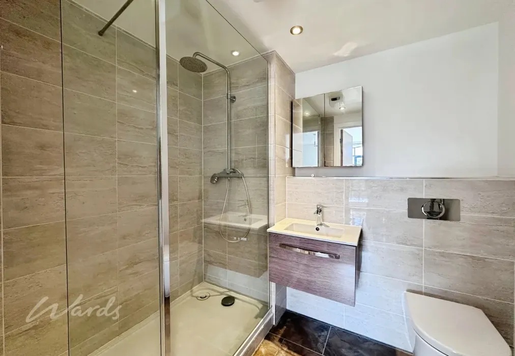 Millers en suite use - Millers Hill Ramsgate CT11 - Wards of Kent