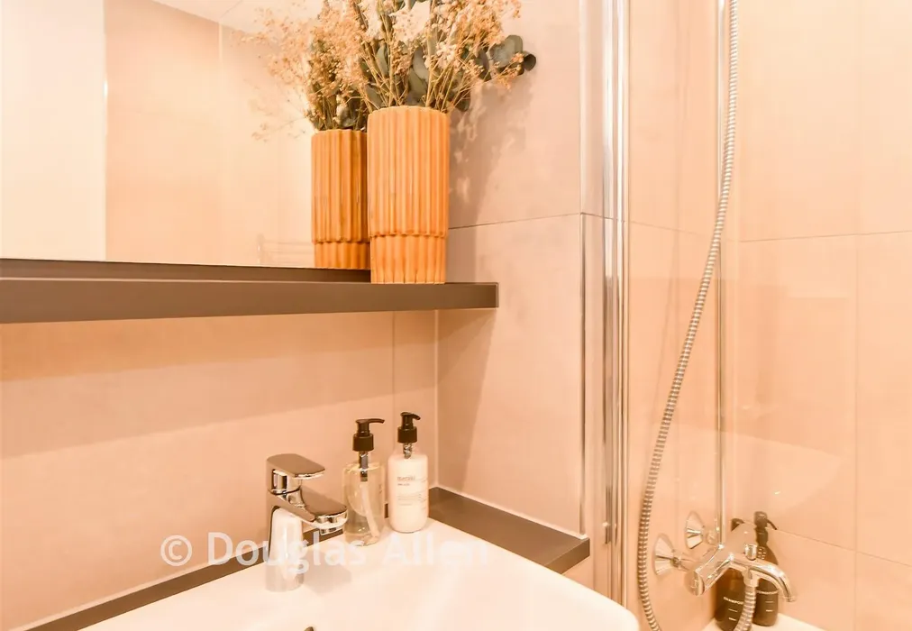 Internal Lifestyle Show Home - The Empire, Dagenham Green, Kent Avenue, Dagenham, Essex - Wards of Kent