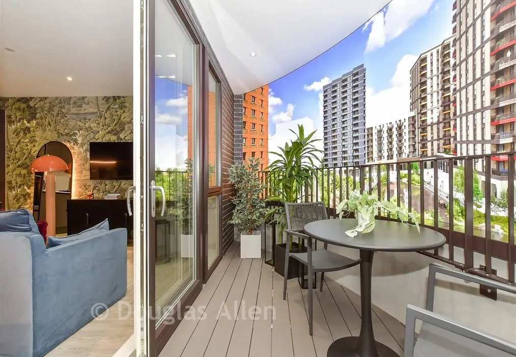 Balcony Show Home - The Empire, Dagenham Green, Kent Avenue, Dagenham, Essex - Wards of Kent