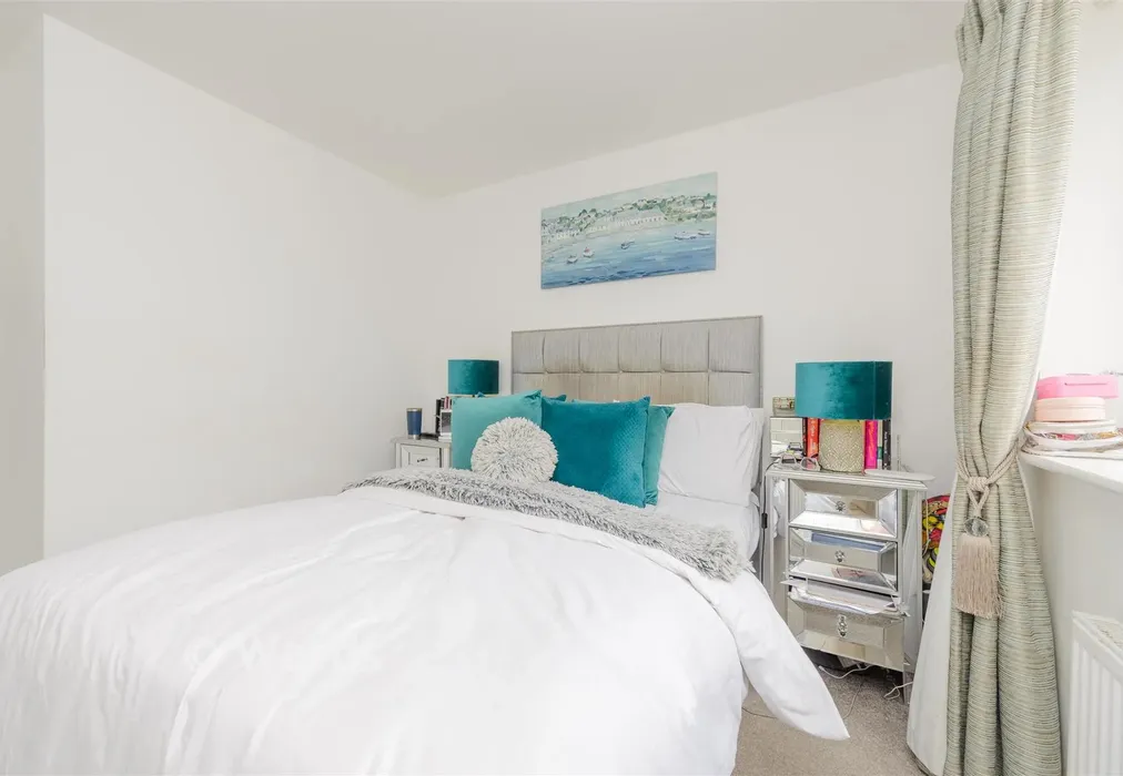 Bedroom 1 - Fourier Grove, Dartford, Kent - Wards of Kent