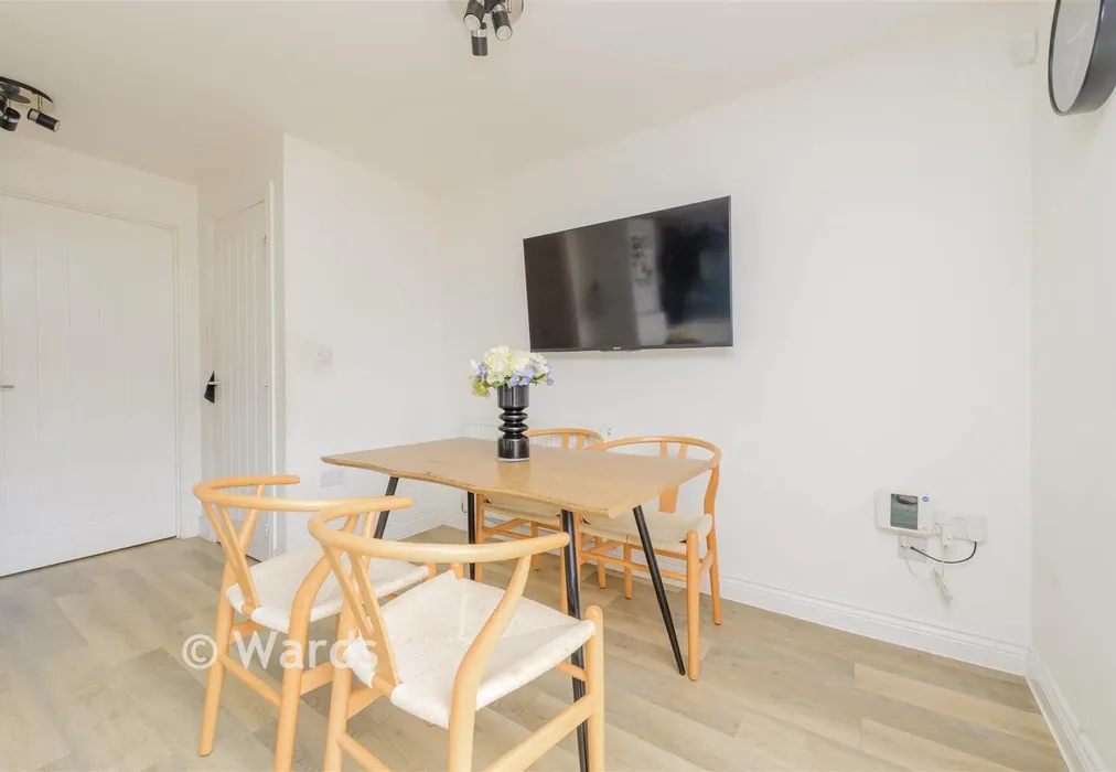 Kitchen - Fourier Grove, Dartford, Kent - Wards of Kent