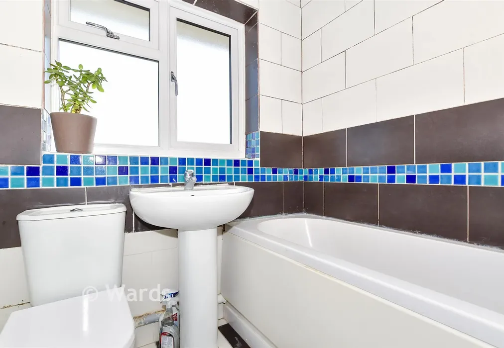Bathroom - Blackmanstone Way, Maidstone, Kent - Wards of Kent