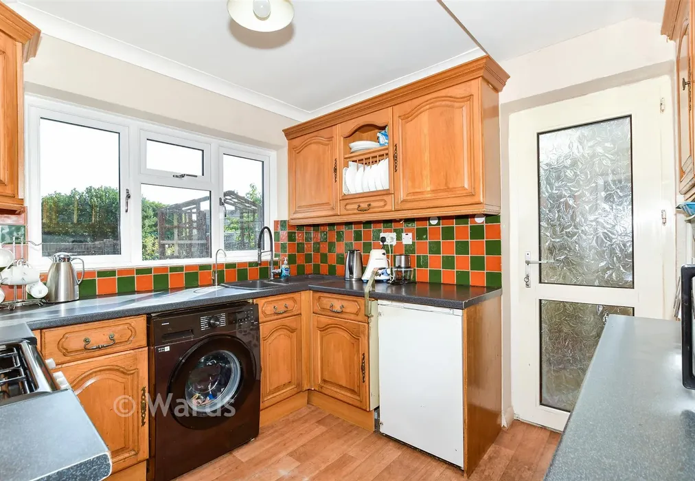 Kitchen - Blackmanstone Way, Maidstone, Kent - Wards of Kent