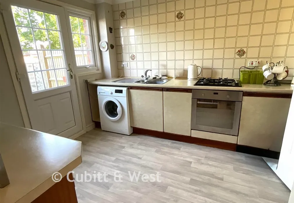 Kitchen - Laws Close, Ifield, West Sussex - Wards of Kent