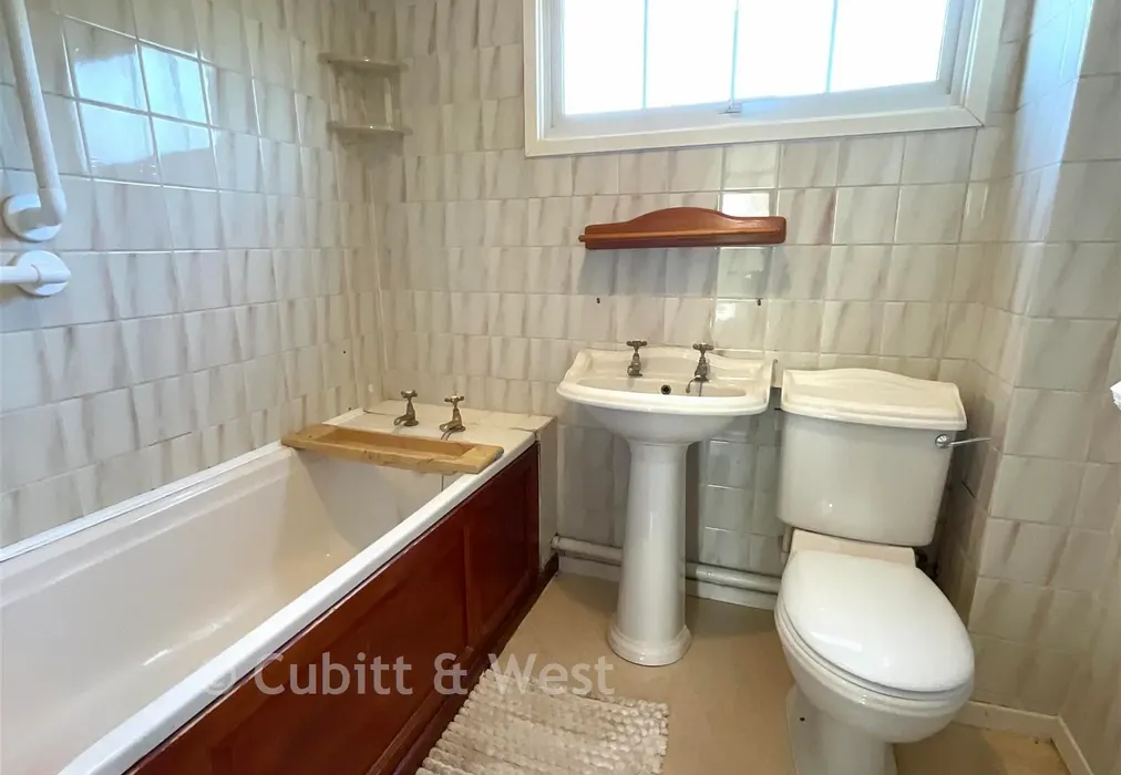Bathroom - Laws Close, Ifield, West Sussex - Wards of Kent