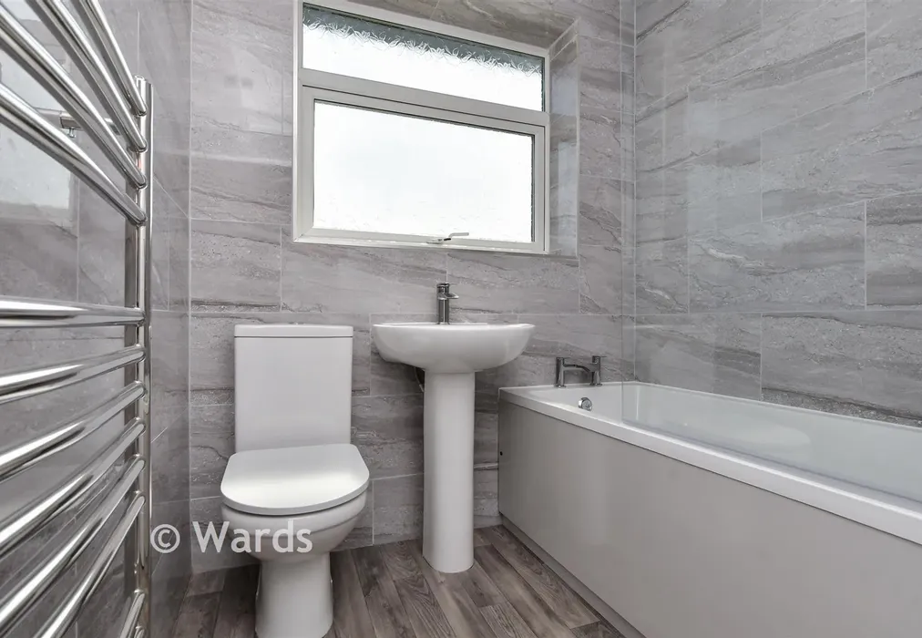 Bathroom - Fairlawn Road, Ramsgate, Kent - Wards of Kent