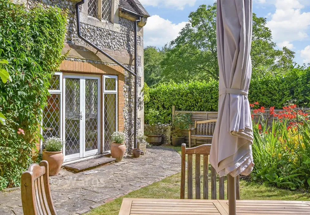 External Lifestyle Photograph - Tinkerpot Lane, West Kingsdown, Sevenoaks, Kent - Wards of Kent