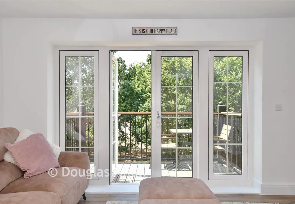 Internal Lifestyle Photograph - Flemings Farm Close, Wickford, Essex - Wards of Kent