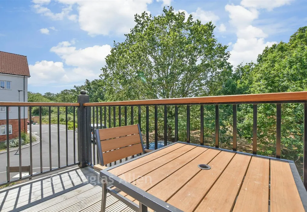 Balcony / Terrace - Flemings Farm Close, Wickford, Essex - Wards of Kent