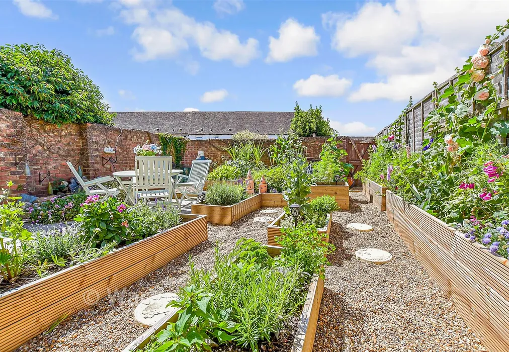 Rear Garden - Jubilee Field, Wittersham, Tenterden, Kent - Wards of Kent