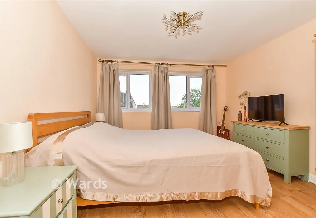 Bedroom 1 - Jubilee Field, Wittersham, Tenterden, Kent - Wards of Kent