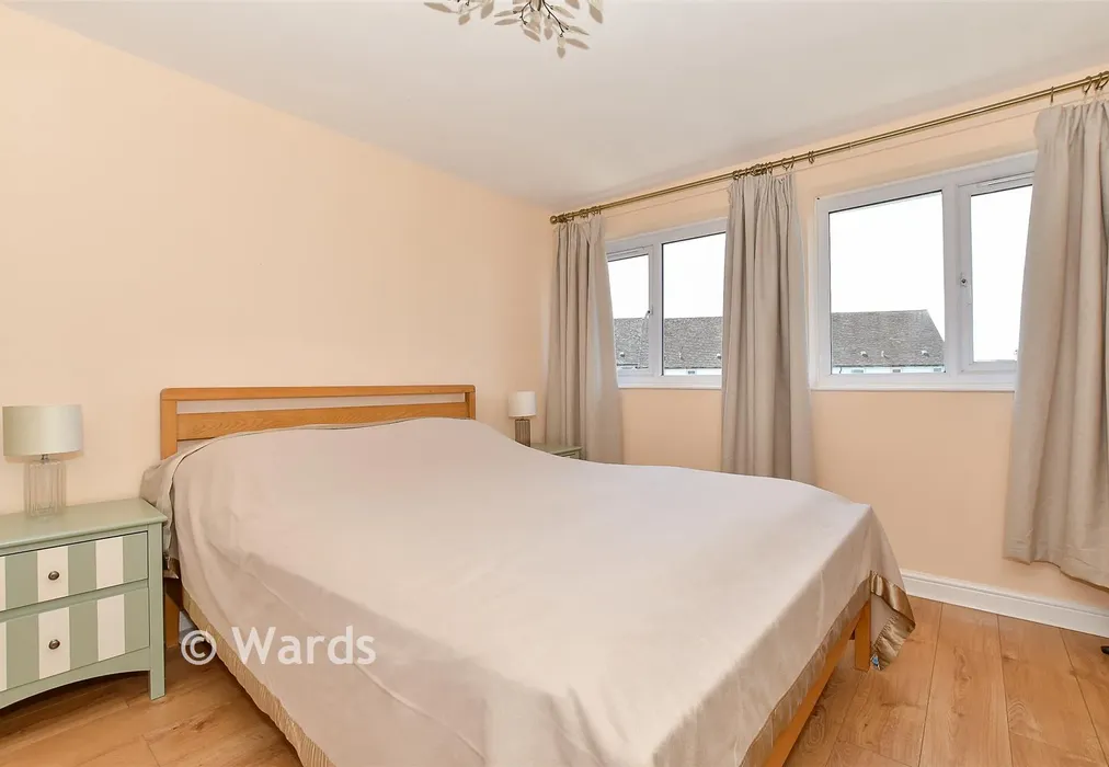Bedroom 1 - Jubilee Field, Wittersham, Tenterden, Kent - Wards of Kent