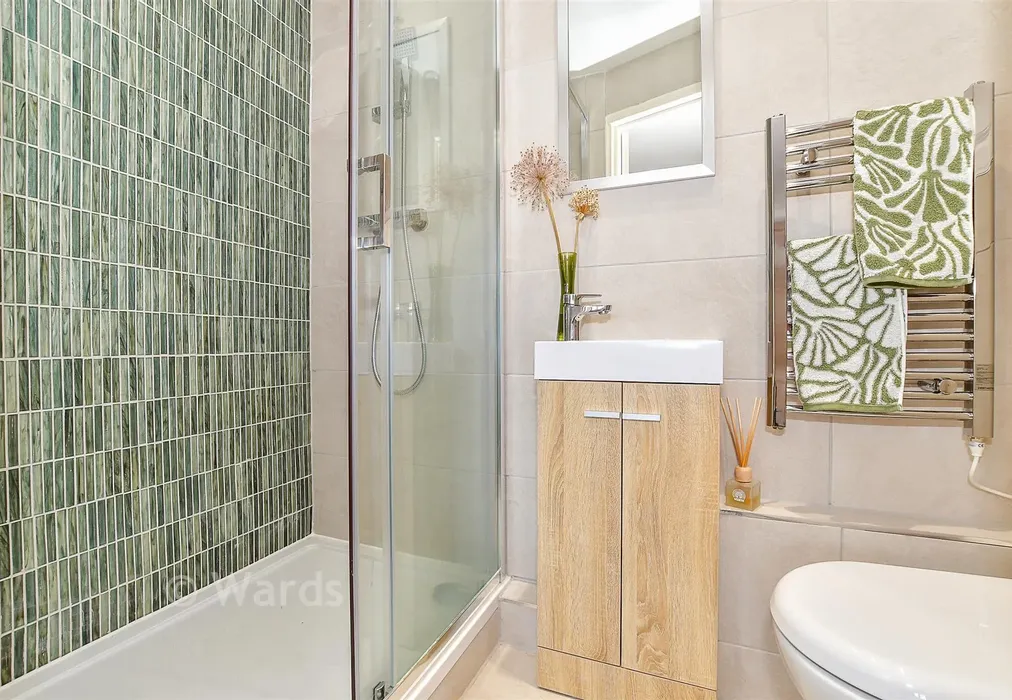 En-Suite Shower Room - Jubilee Field, Wittersham, Tenterden, Kent - Wards of Kent