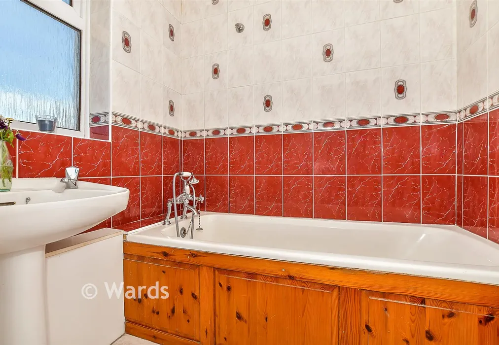 Bathroom - Jubilee Field, Wittersham, Tenterden, Kent - Wards of Kent
