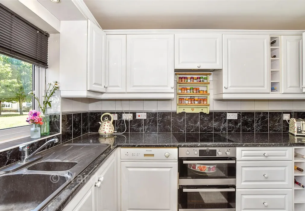 Kitchen - Jubilee Field, Wittersham, Tenterden, Kent - Wards of Kent