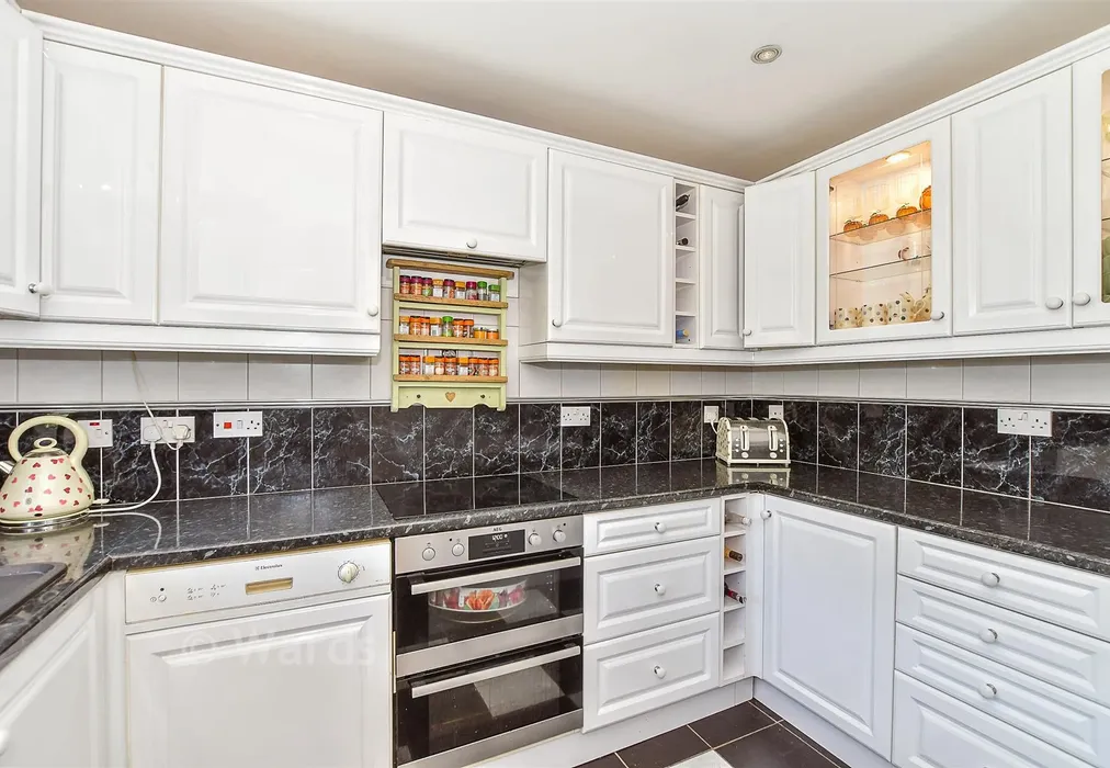 Kitchen - Jubilee Field, Wittersham, Tenterden, Kent - Wards of Kent