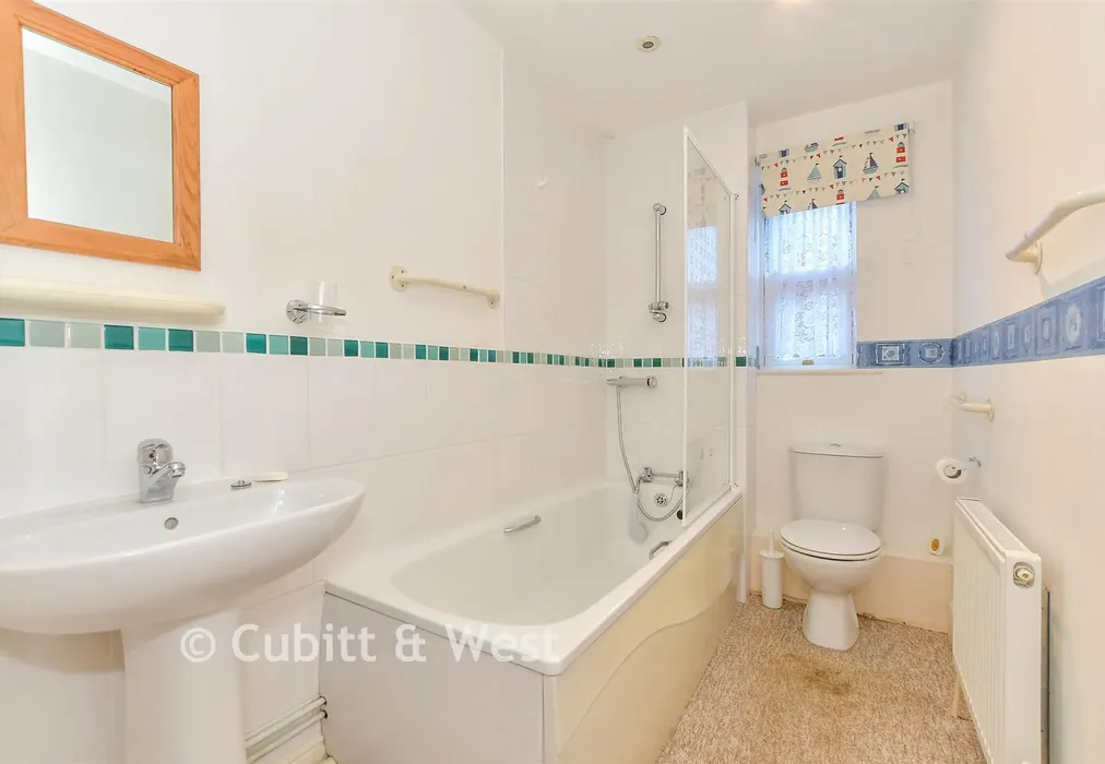 Bathroom - Hambledon Road, Waterlooville, Hampshire - Wards of Kent