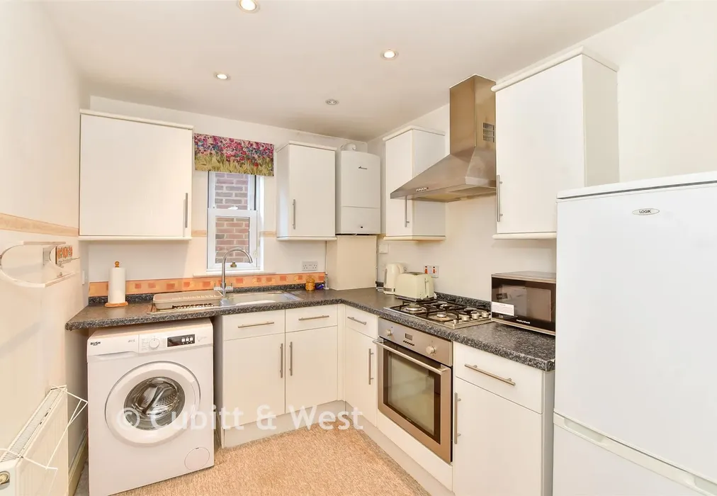 Kitchen - Hambledon Road, Waterlooville, Hampshire - Wards of Kent