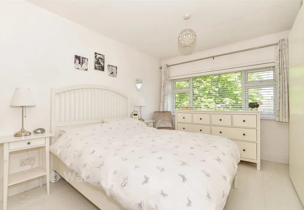Bedroom 1 - Plane Walk, Tonbridge, Kent - Wards of Kent