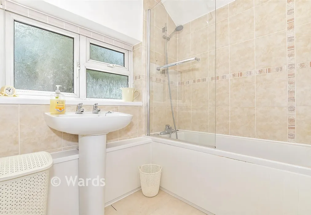 Bathroom - Plane Walk, Tonbridge, Kent - Wards of Kent