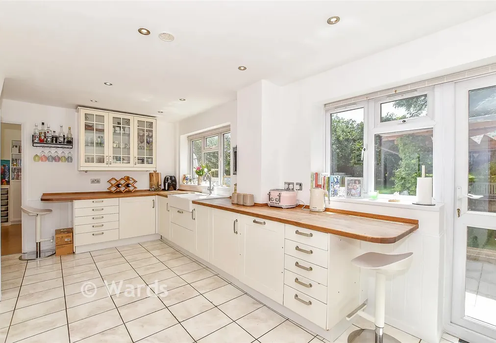 Kitchen - Plane Walk, Tonbridge, Kent - Wards of Kent