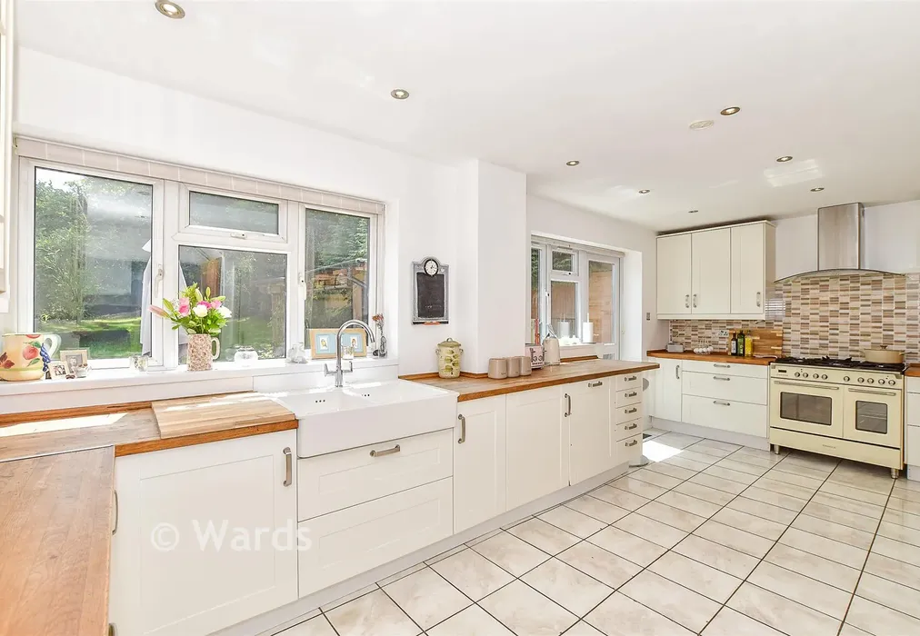 Kitchen - Plane Walk, Tonbridge, Kent - Wards of Kent