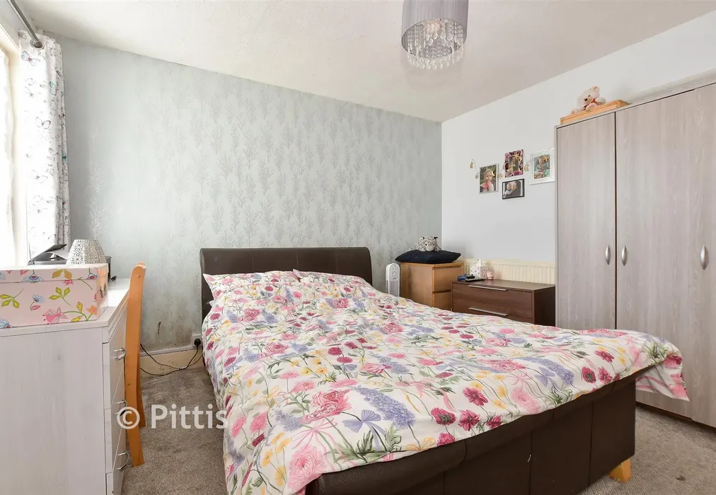Bedroom 1 - Harding Road, Ryde, Isle of Wight - Wards of Kent